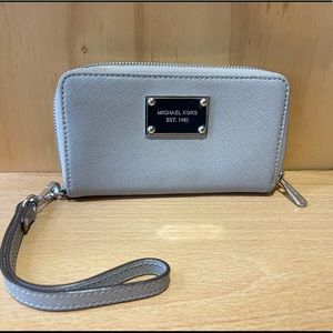 Michael Kors zip wallet